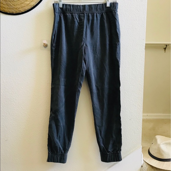 GAP Pants - GAP women’s gray jogger pants XS elastic